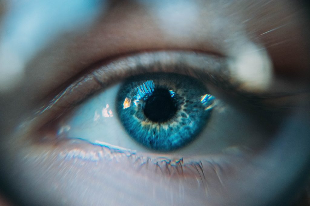 Comprendre le comportement des internautes face à l'écran : le défi relevé par l'eye tracking